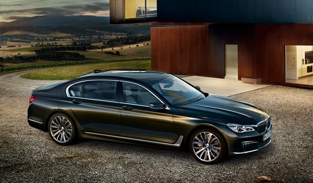 BMW 7 Serisi yeni yüzünü gösterdi - Page 1