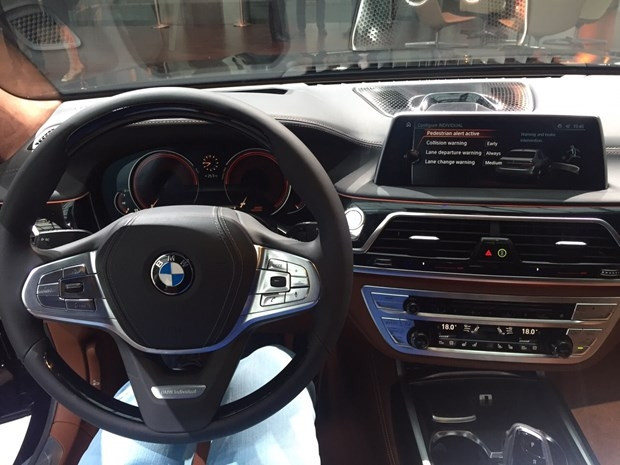 BMW 7 Serisi yeni yüzünü gösterdi - Page 4