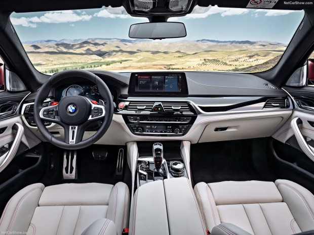 BMW M5 First Edition 2018 - Page 1