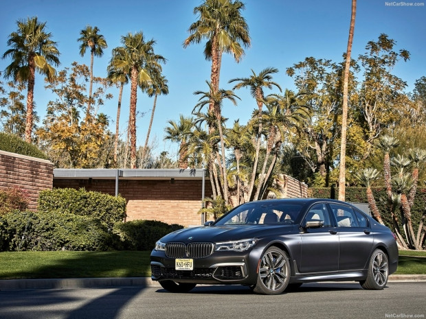 BMW M760Li xDrive 2017 - Page 1