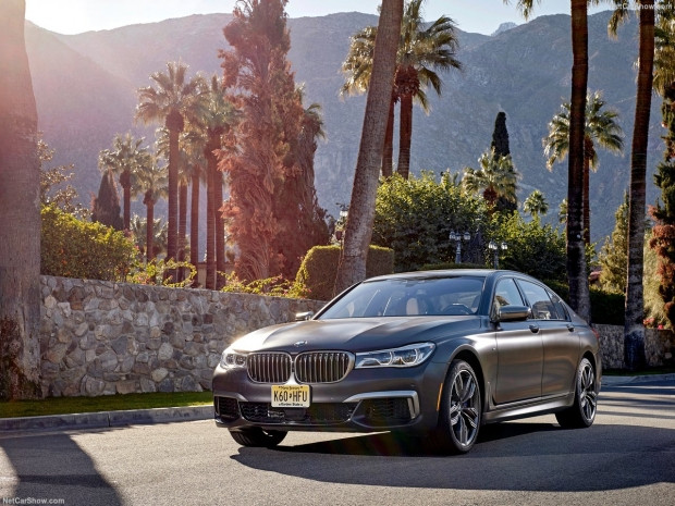 BMW M760Li xDrive 2017 - Page 2