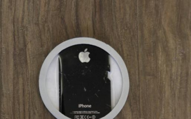 Bozuk iPhone parçalarını bakın ne yaptılar - Page 4
