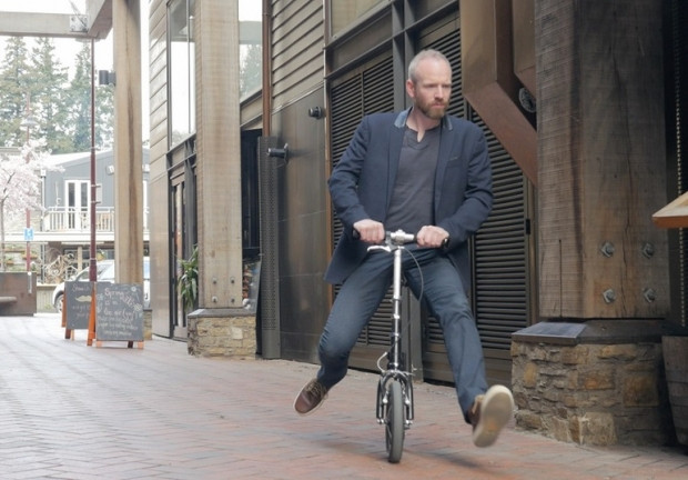 Bu bisikletin pedalı yok motor yok bacak gücüyle ilerliyor - Page 4