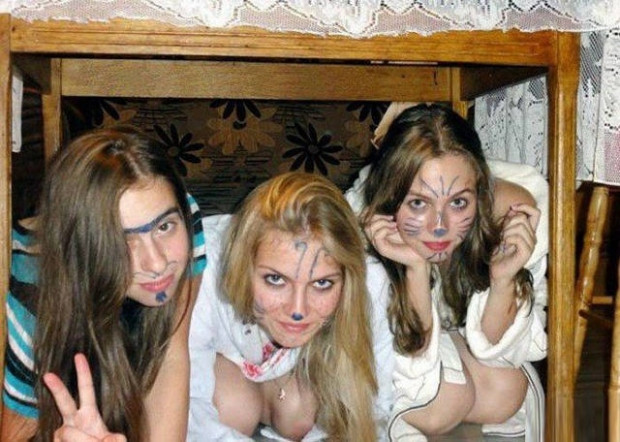 Bu fotoğraflara iyi bakın - Page 2