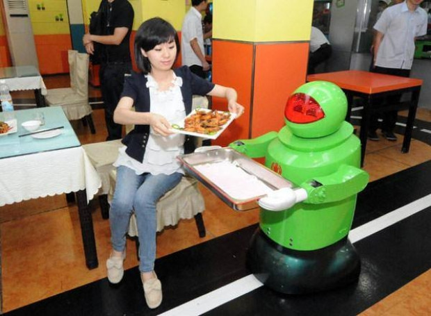 Bütün çalışanları robot olan ilk otel! - Page 2