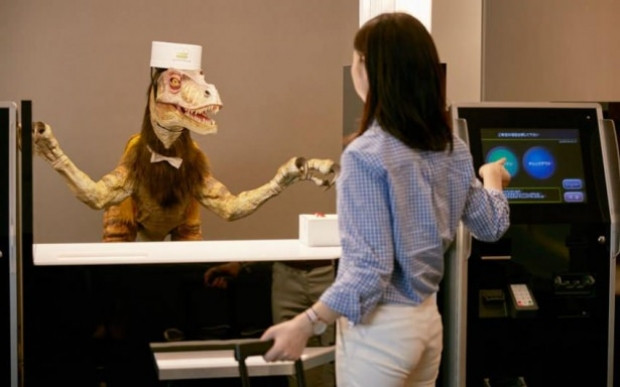 Bütün çalışanları robot olan ilk otel! - Page 3