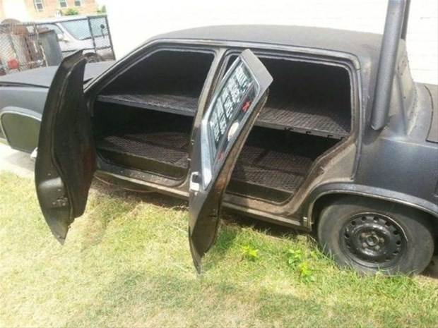 Cadillac DeVille model otomobilini barbeküye çevirdi - Page 1