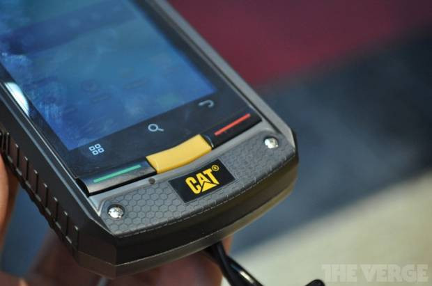 CAT'ten (Caterpillar) inanılmaz dayanıklı, makina benzeri Akıllı Telefon - Page 2