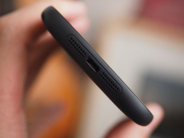 Çift ekranlı akıllı telefon YotaPhone 2 geliyor! - Page 1