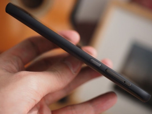 Çift ekranlı akıllı telefon YotaPhone 2 geliyor! - Page 2