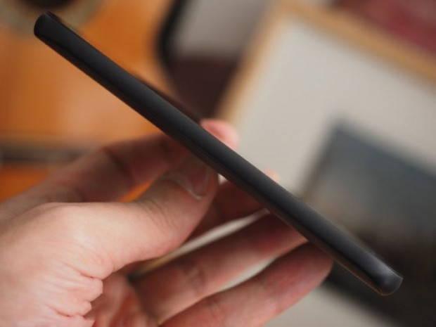 Çift ekranlı akıllı telefon YotaPhone 2 geliyor! - Page 4
