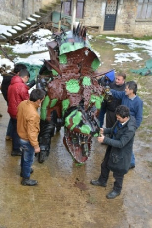 Dinozor görünümlü "füzeatar" - Page 2