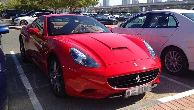 Dubai Amerikan Üniversitesi otoparkında sıradan bir gün - Page 3