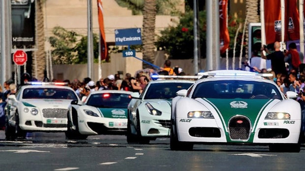 Dubai polisinin lüks arabaları - Page 2