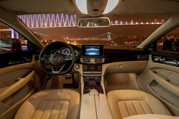 'Dünyanın ilk dört kapılı Coupe'si Mercedes CLS yenilendi - Page 2