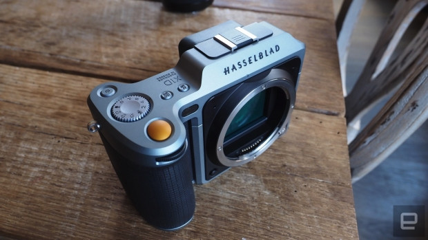 Dünyanın ilk orta format aynasız kompakt makinesi: Hasselblad X1D - Page 1