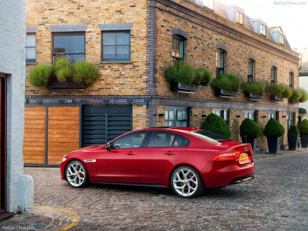 En ince ayrıntısına kadar Jaguar XE S 2016! - Page 3