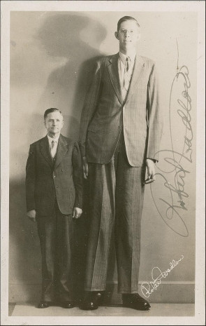 En uzun adam Robert Wadlow - Page 1