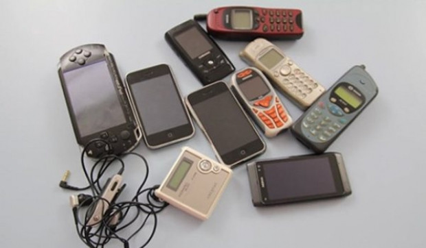 Eski telefonlarınızı atmayın! - Page 1