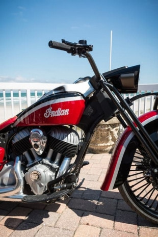 Frontier 111 A özel yapım tanklı motorsiklet - Page 1