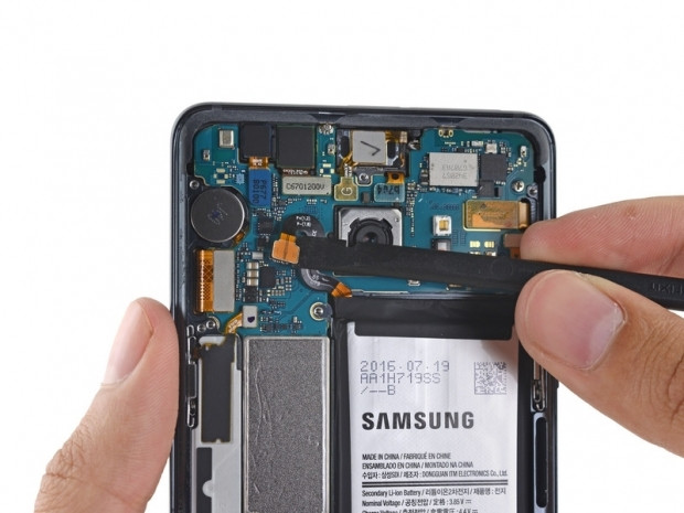 Galaxy Note 7 içerisinde yer alan parçalar ve sökme aşamaları! - Page 3