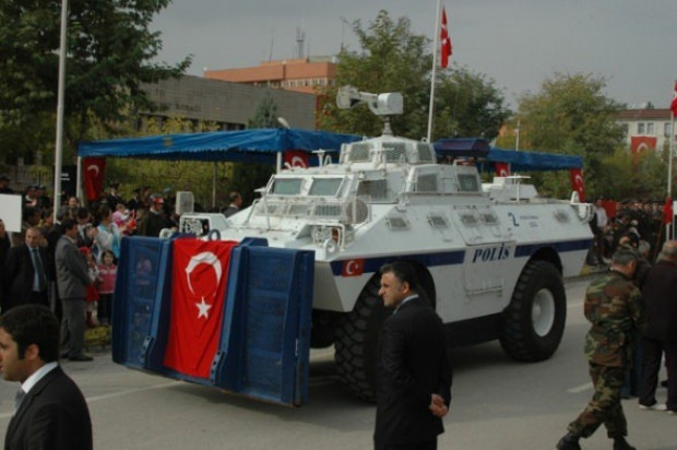 Geçmişten günümüze polis araçları - Page 1