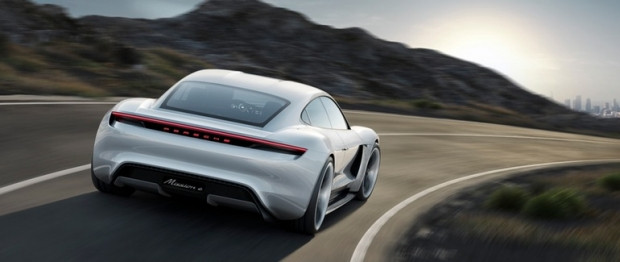 Geleceğin elektrikli otomobili Porsche Misyon E - Page 3