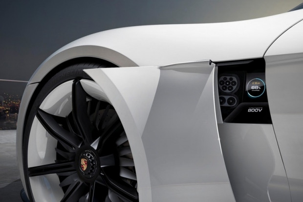 Geleceğin elektrikli otomobili Porsche Misyon E - Page 4