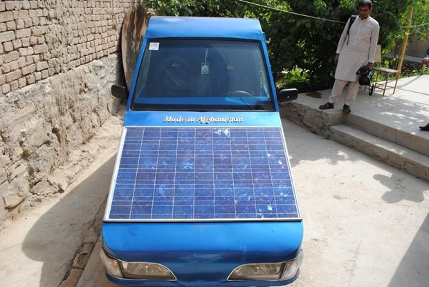 Hem elektrik hem de güneş enerjisiyle çalışan otomobil yaptı! - Page 4
