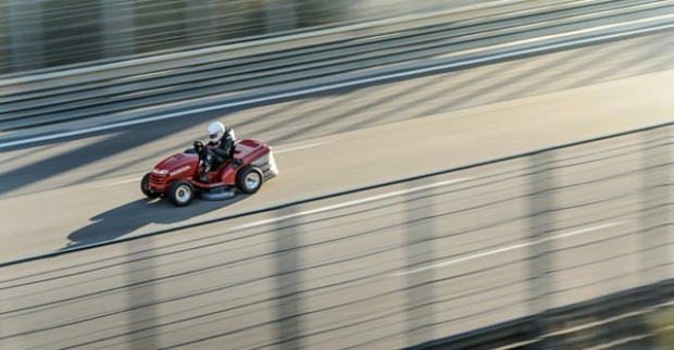 Honda çim biçme makinası, 0/100 km'ye 4 saniyede çıkıyor! - Page 1