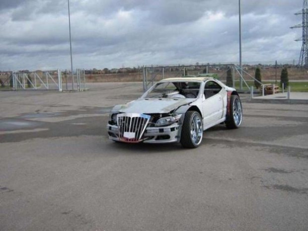Hurda olarak aldığı Mercedes-Benz CLK-Class'ı baştan sona değiştirdi - Page 1