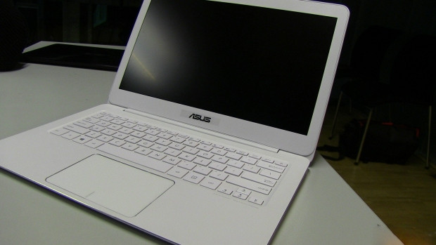 İFA 2014: ASUS ZenBook UX305 Ultrabook - Page 1