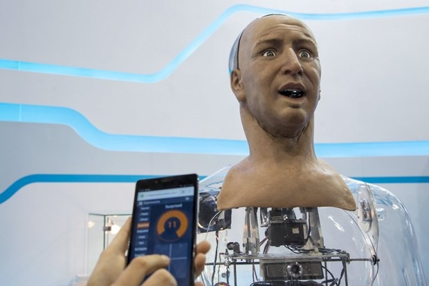 İnsansı robot mimik yapabiliyor - Page 1