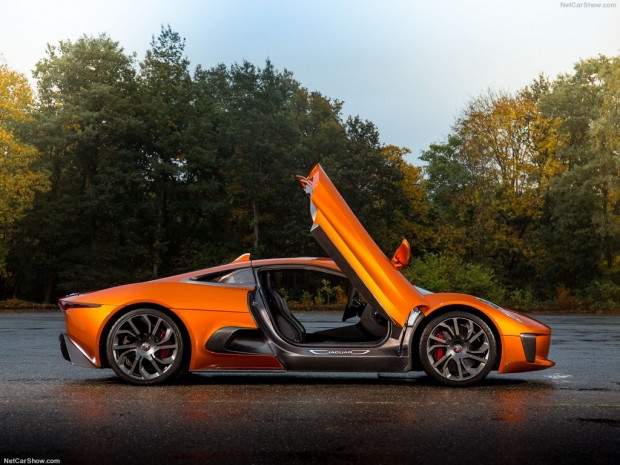 Jaguar C-X75 Bond konsept 2015 - Page 2