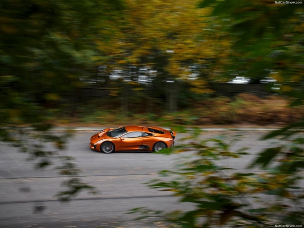 Jaguar C-X75 Bond konsept 2015 - Page 3