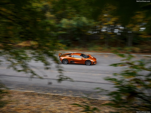Jaguar C-X75 Bond konsept 2015 - Page 4
