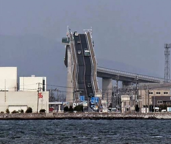 Japonya'daki bu köprü Lunaparklara taş çıkartıyor! - Page 2