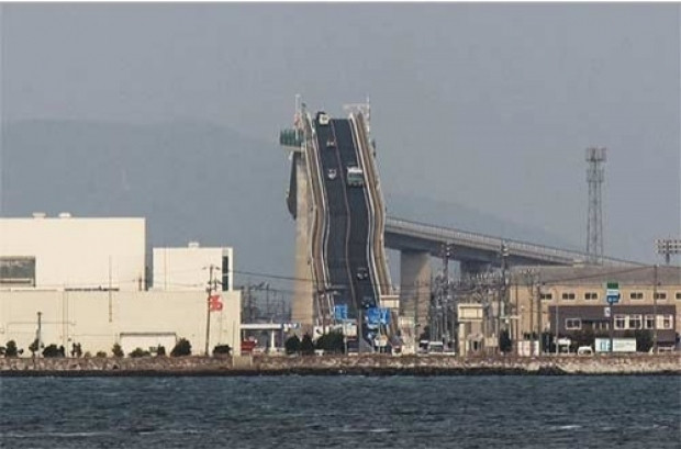 Japonya'daki bu köprü Lunaparklara taş çıkartıyor! - Page 4