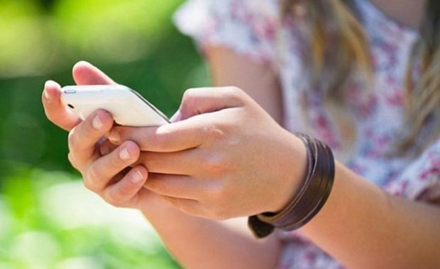 Karanlıkta telefon kullanmak körlük yapıyor - Page 3