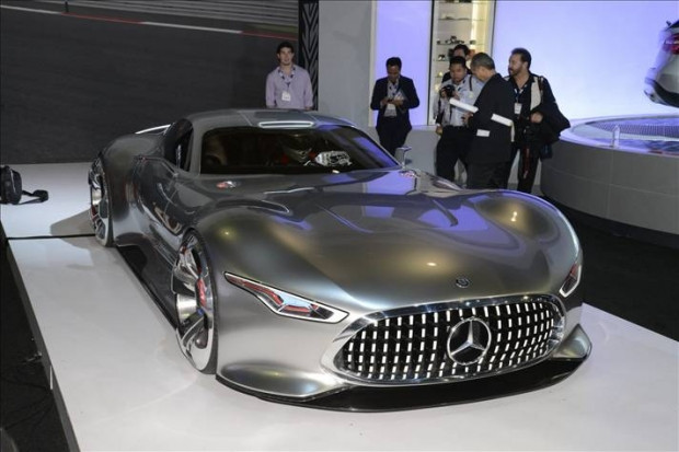 Karşınızda Mercedes-Benz Vision Gran Turismo Konsept - Page 4