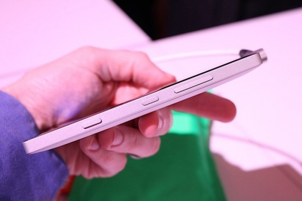 Karşınızda Nokia Lumia 930 - Page 1