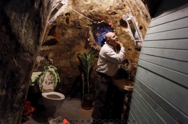Kendi başına Yeraltı Hobbit Evi inşa etti - Page 1