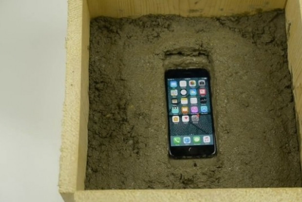 Kırmızı iPhone 7'ye uygulanan sıra dışı dayanıklılık testi - Page 2
