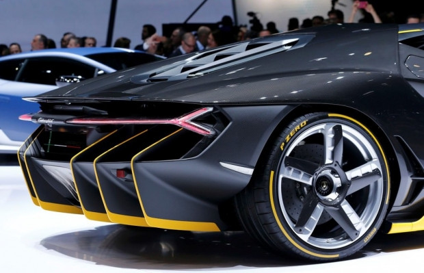Lamborghini 2017 Centenario - Page 2