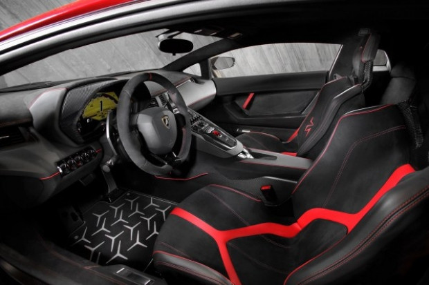 Lamborghini Aventador'a yeni versiyon - Page 3