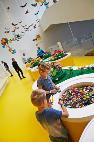 Lego Evi, büyük boy Lego tuğlalarından inşa edildi! - Page 2