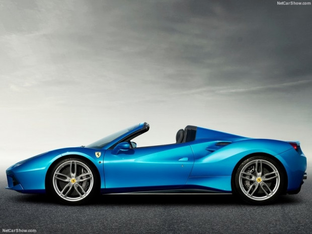 Mavi Ferrari 488 Spider (2016) - Page 1