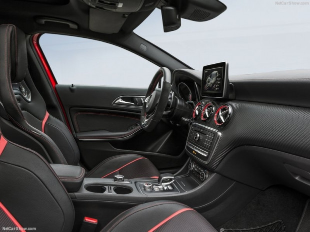 Mercedes-Benz A45 AMG 4Matic 2016 - Page 3