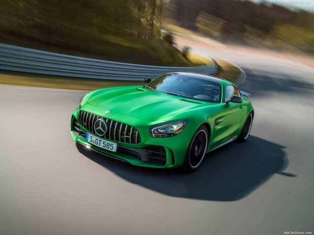 Mercedes-Benz AMG GT R 2017 - Page 1