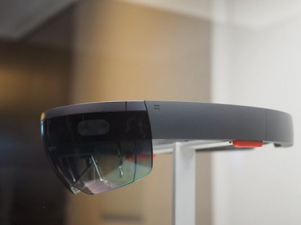 Microsoft HoloLens'i tanıttı - Page 1
